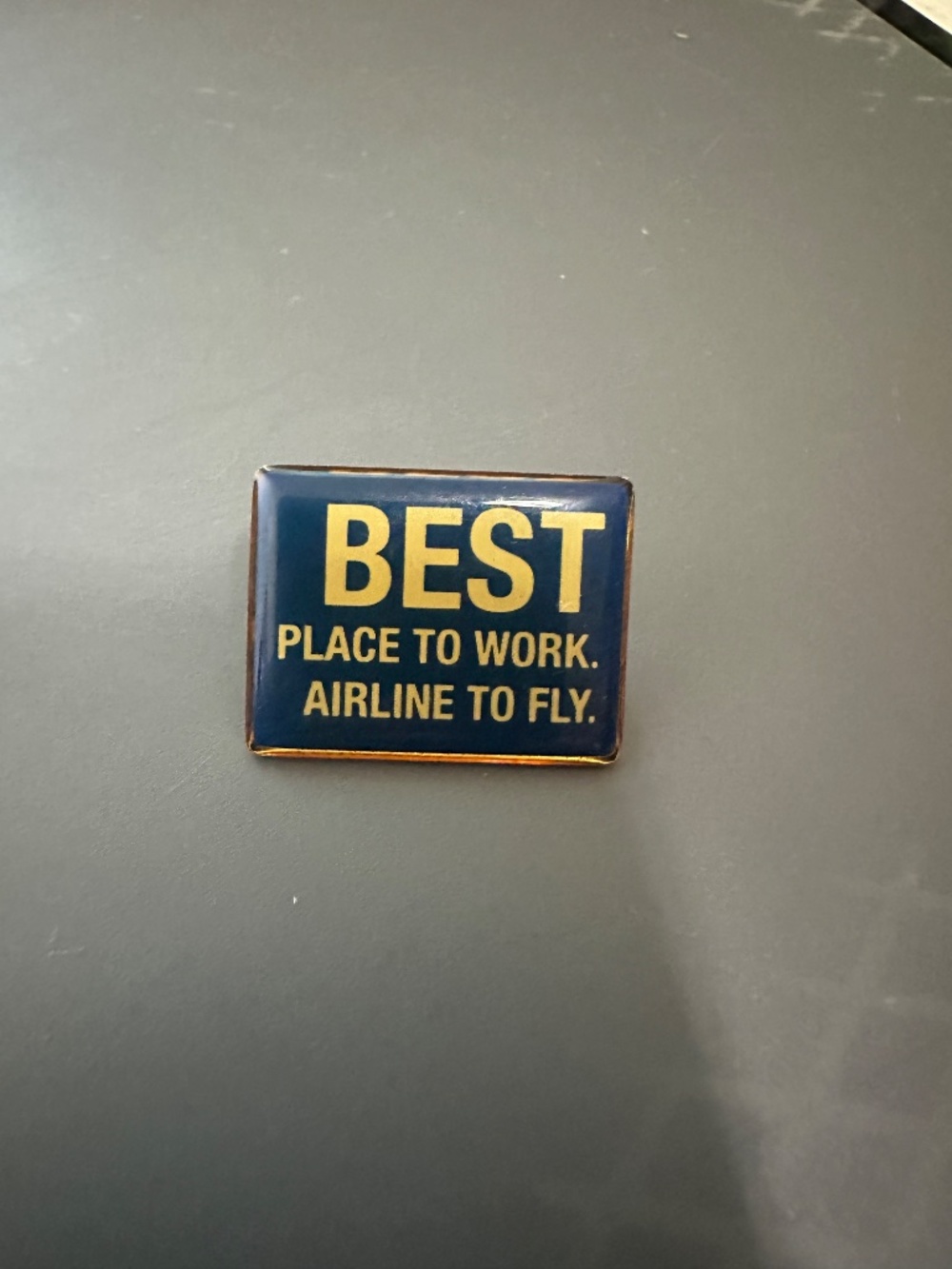 3 Vintage Continental Micronesia Airlines Pins 30-35 Years at Home in the Island - Picture 5 of 5